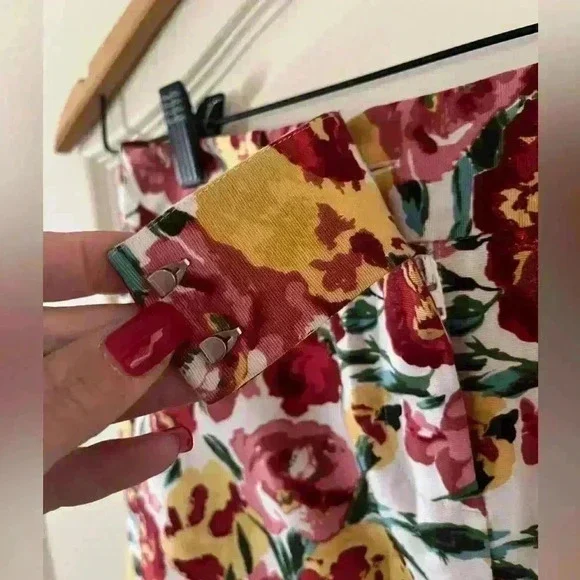 EUC Loft Vibrant Floral Mini Skirt Size 00 Petite - Picture 3 of 11